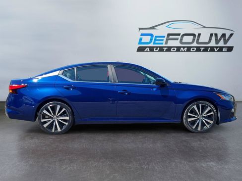 Used 2020 Nissan Altima 2.5 SR FWD image 2