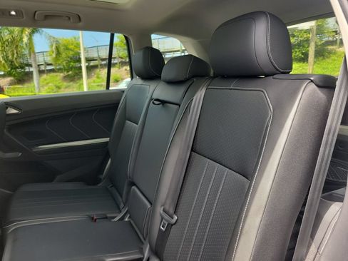 Used 2023 Volkswagen Tiguan SE FWD image 9