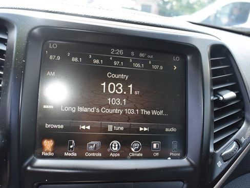 Used 2017 Jeep Cherokee Limited image 12