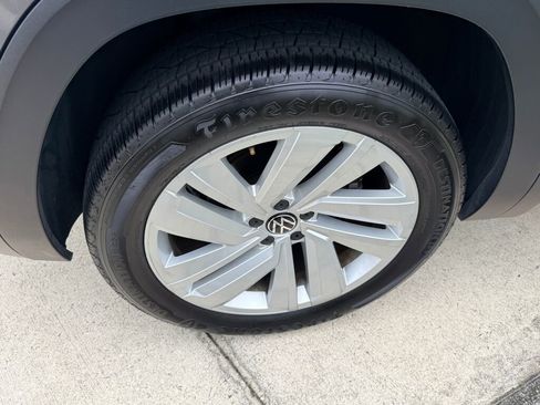 Used 2022 Volkswagen Atlas Cross Sport SE image 12