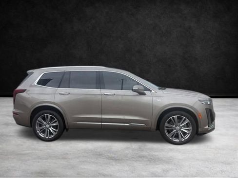 Used 2023 Cadillac XT6 Premium Luxury FWD image 4