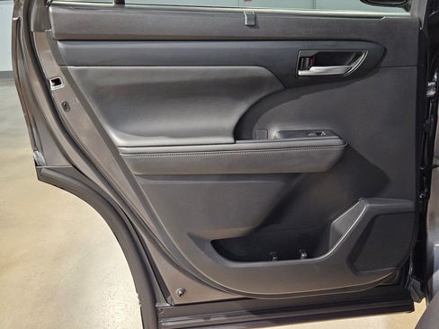 Certified 2024 Toyota Highlander XLE AWD/4WD image 34