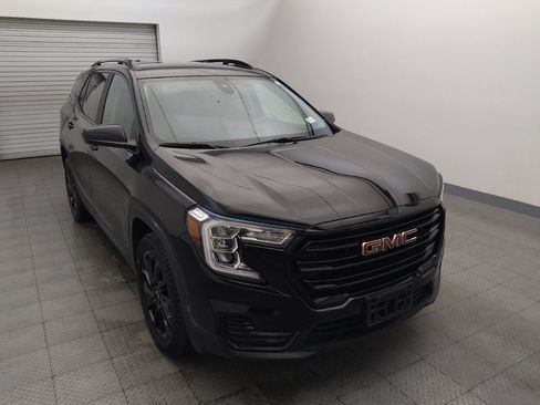Used 2024 GMC Terrain SLE w/ Driver Convenience Package FWD image 14