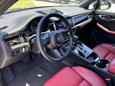 Used 2025 Porsche Macan AWD/4WD image 13