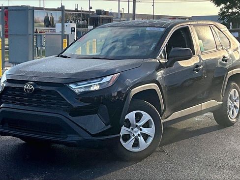 Used 2025 Toyota RAV4 LE AWD/4WD image 8