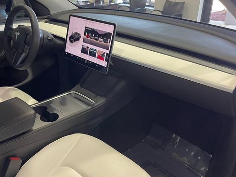 Used 2023 Tesla Model Y 2WD image 37