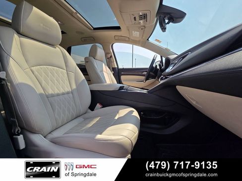 Used 2022 Buick Enclave Avenir w/ Avenir Technology Package AWD/4WD image 31