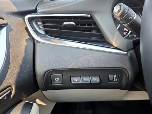 Used 2024 Buick Enclave Avenir w/ Avenir Technology Package AWD/4WD image 19