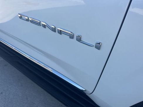 Used 2021 GMC Yukon Denali w/ LPO, Illumination Package AWD/4WD image 10