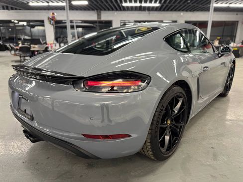 Used 2024 Porsche 718 Cayman w/ Premium Package image 13