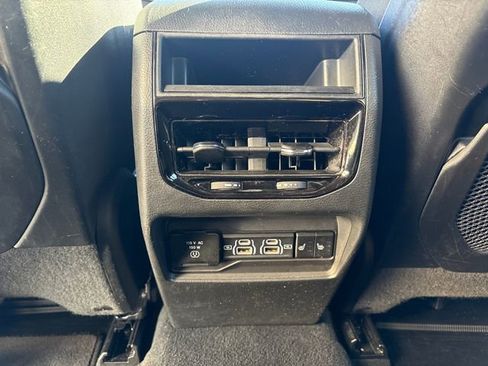 Used 2024 Jeep Grand Cherokee Limited image 19