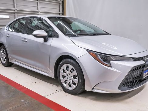 Used 2020 Toyota Corolla LE FWD image 5