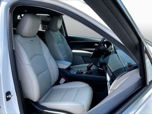 Used 2023 Cadillac XT4 Luxury FWD image 9