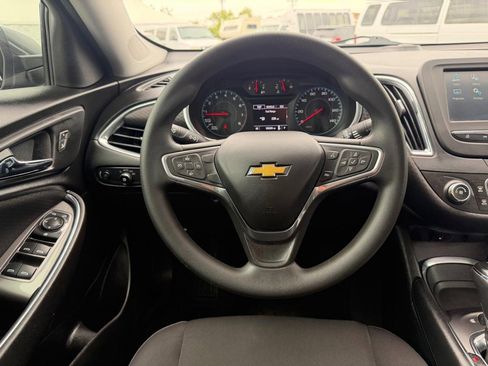 Used 2018 Chevrolet Malibu LT FWD image 27