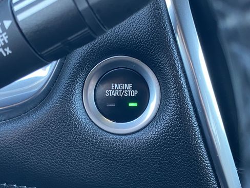 Used 2022 Chevrolet Traverse LT image 25