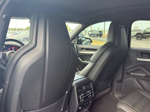 Used 2026 Porsche Cayenne S AWD/4WD image 28
