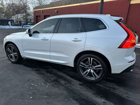 Used 2019 Volvo XC60 T5 Momentum w/ Multimedia Package image 3