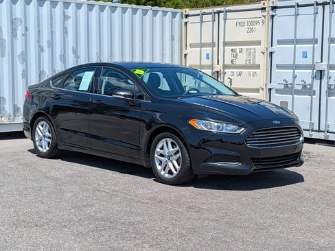 Used 2015 Ford Fusion SE FWD image 2