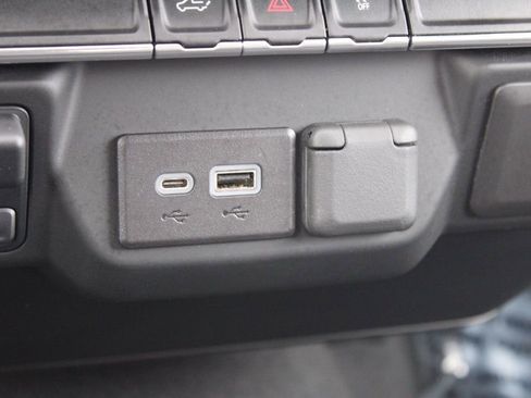 Used 2022 Chevrolet Silverado 2500 Custom w/ Custom Convenience Package image 35