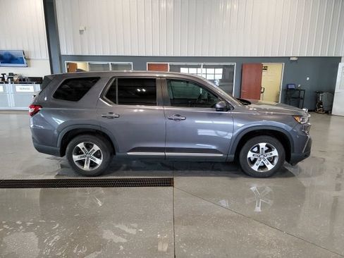 Used 2025 Honda Pilot EX-L image 8