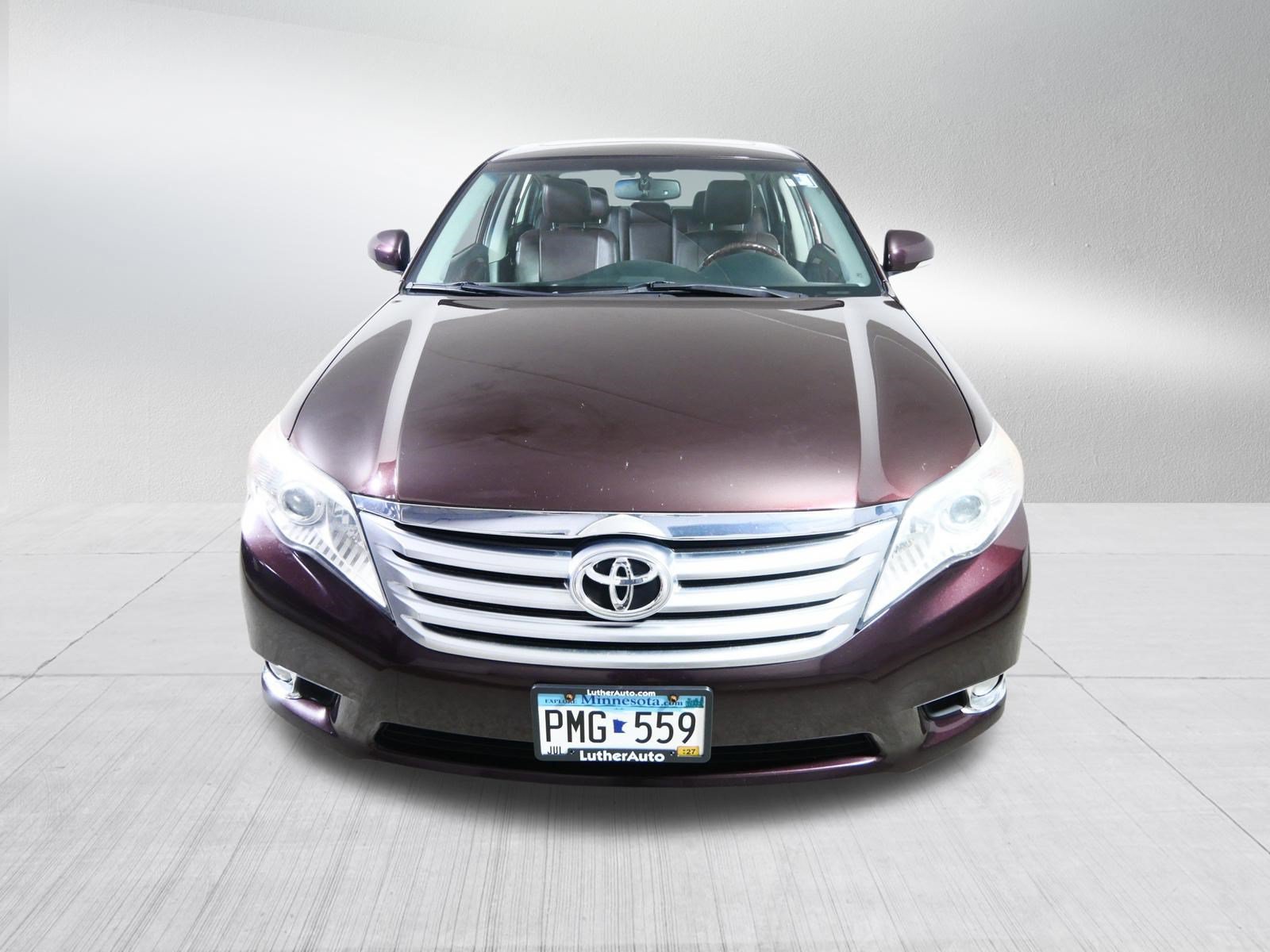 Used 2011 Toyota Avalon Limited FWD image 2