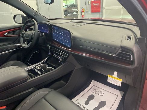 New 2026 Chevrolet Traverse Z71 w/ Enhanced Driving Package AWD/4WD image 17
