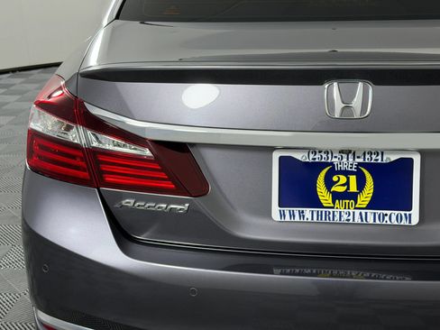 Used 2017 Honda Accord Touring image 10