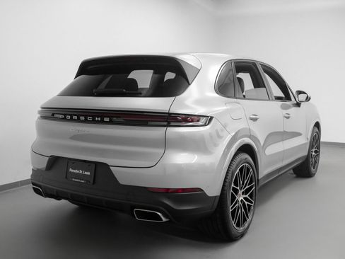Used 2025 Porsche Cayenne image 12