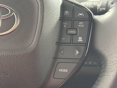 Used 2025 Toyota bZ4X FWD image 12