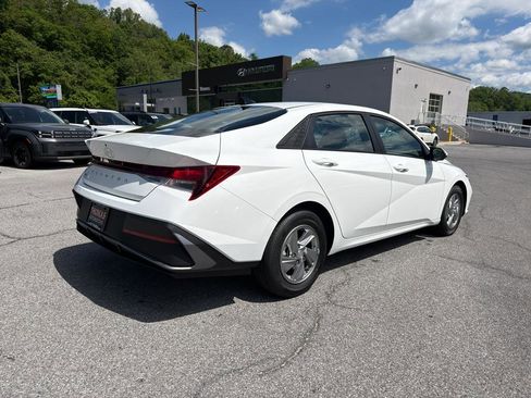 New 2026 Hyundai Elantra SE FWD image 7