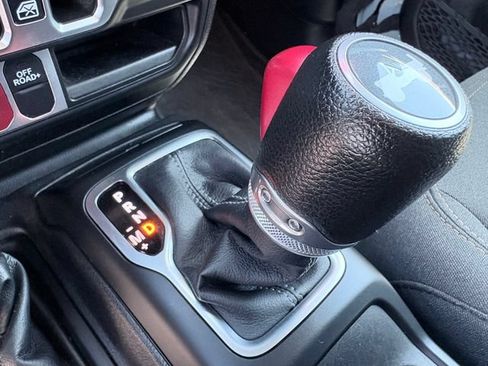 Used 2024 Jeep Wrangler Unlimited AWD/4WD image 21