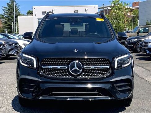Used 2023 Mercedes-Benz GLB 250 4MATIC image 2