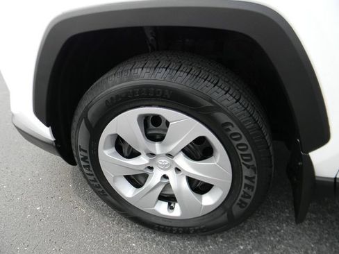 Used 2024 Toyota RAV4 LE AWD/4WD image 9