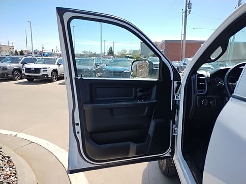 Used 2022 RAM 3500 Tradesman w/ Chrome Appearance Group AWD/4WD image 11