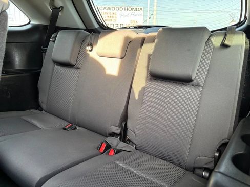 Used 2019 Toyota Highlander LE AWD/4WD image 16