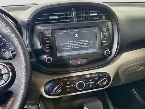 Used 2021 Kia Soul LX FWD image 18