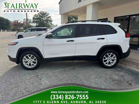 Used 2017 Jeep Cherokee Sport FWD image 9