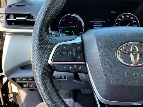 Used 2022 Toyota Sienna Limited AWD/4WD image 11