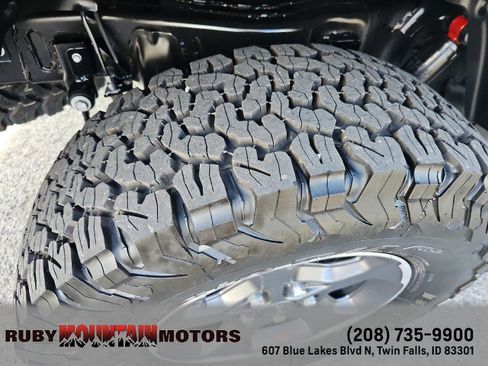 Used 2023 Jeep Gladiator Rubicon w/ Cold Weather Group image 9