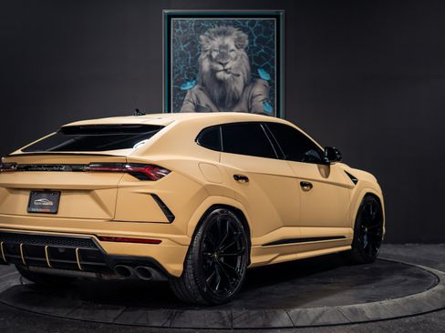 Used 2020 Lamborghini Urus AWD/4WD image 3