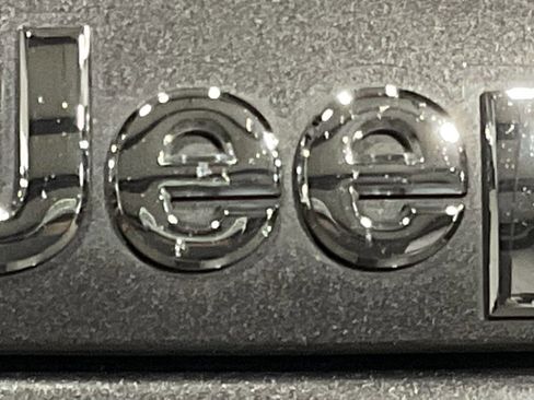 Used 2015 Jeep Grand Cherokee Overland image 6