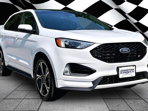 Certified 2020 Ford Edge ST w/ Cold Weather Package AWD/4WD image 11