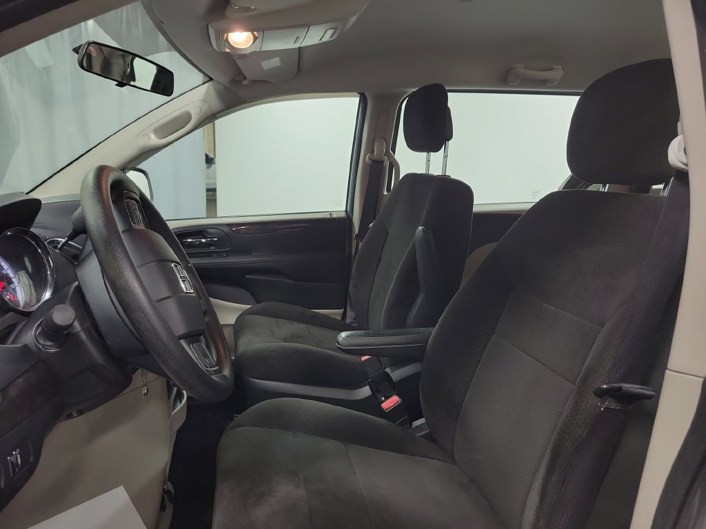 Used 2013 Dodge Grand Caravan American Value Package FWD image 16
