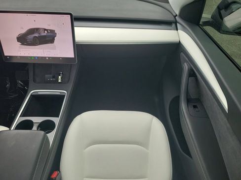 Used 2024 Tesla Model Y Long Range image 12