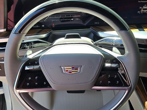 Certified 2025 Cadillac Escalade ESV Sport Platinum AWD/4WD image 14