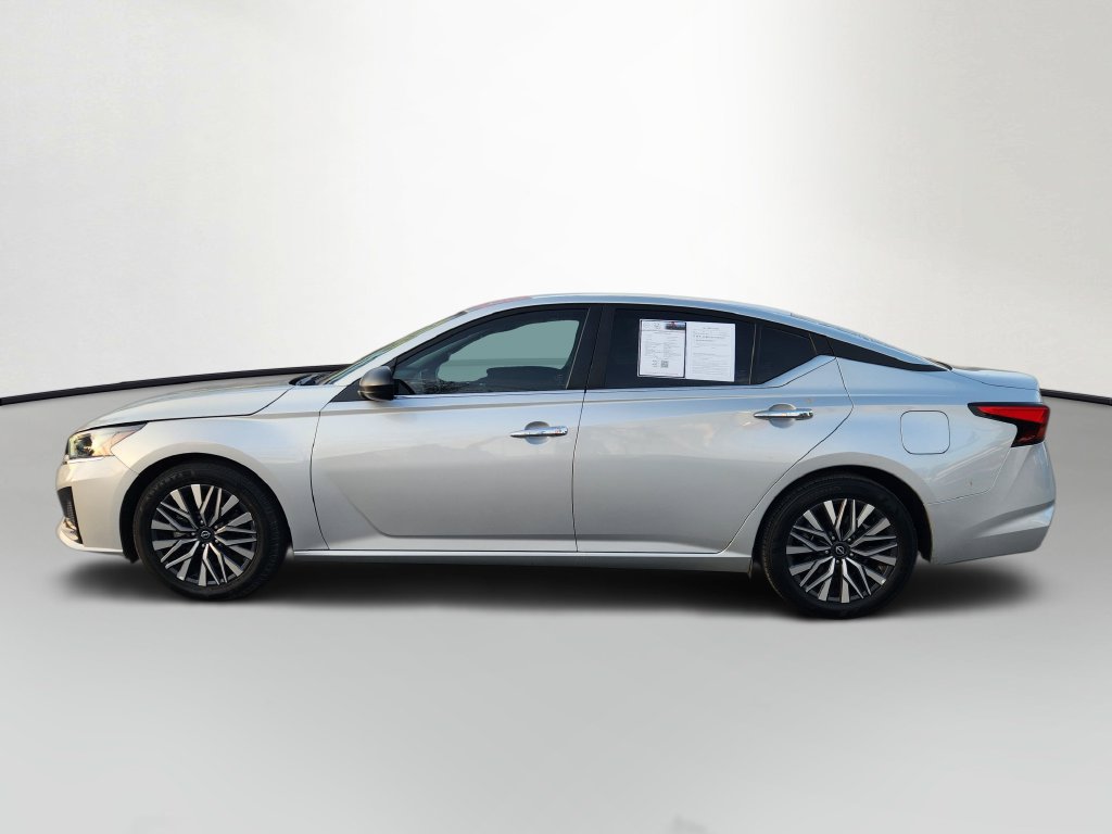 Used 2025 Nissan Altima 2.5 SV FWD image 4