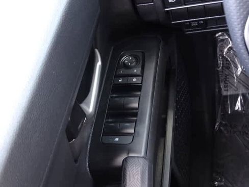 Used 2025 Toyota Tacoma TRD Off-Road AWD/4WD image 40