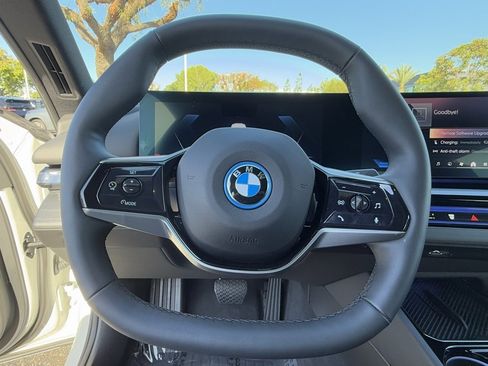 Used 2025 BMW i5 xDrive40 w/ Premium Package image 25