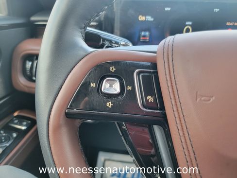 Used 2025 Lincoln Aviator Reserve w/ Jet Appearance Package AWD/4WD image 17
