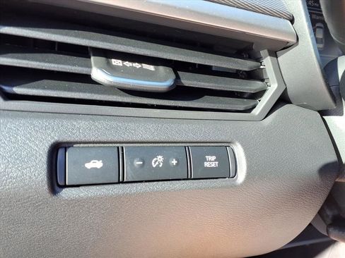 New 2025 Nissan Altima 2.5 SR image 18